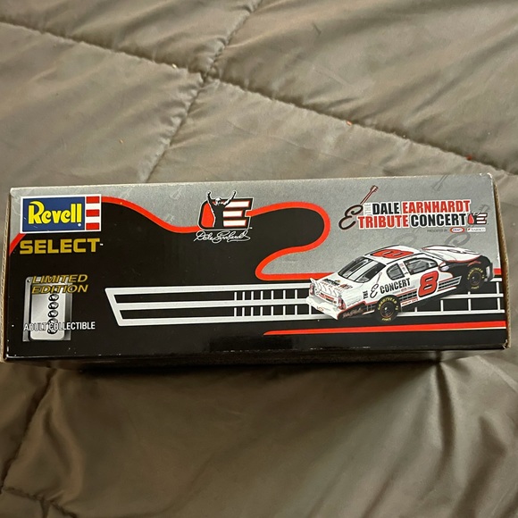 🤍Dale Earnhardt🤍Tribute Diecast Collectable🤍 - Picture 5 of 6